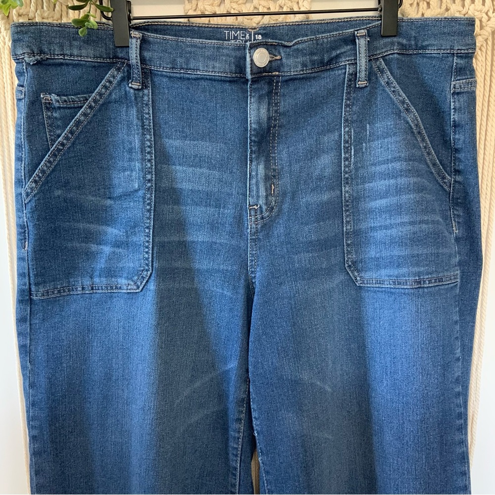TIME AND TRU Women’s High Rise Wide Leg Crop Utility Jeans Dark Wash Size 18 - Picture 3 of 12